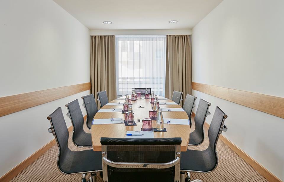 Holiday Inn Express 11